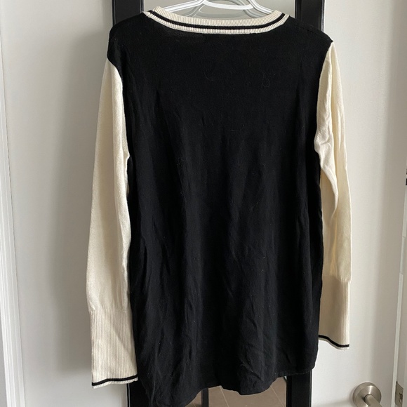 BANANA REPUBLIC BLACK/CREAM "JERSEY" W/ #7 ON FRONT - Picture 2 of 4